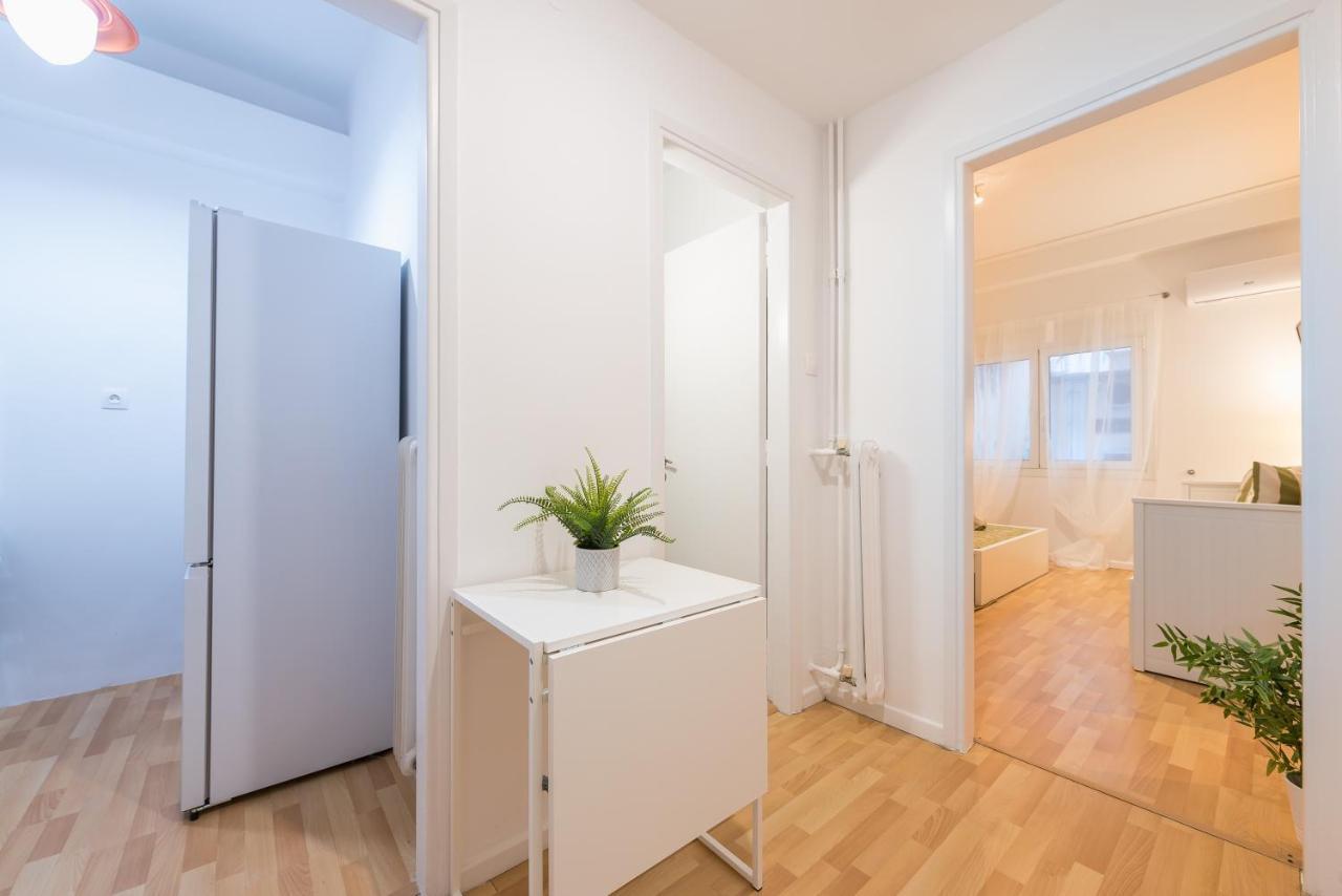 Apartment At Megaro Mousikis St Semi Basement 1Bed 2 Pers Athens Luaran gambar