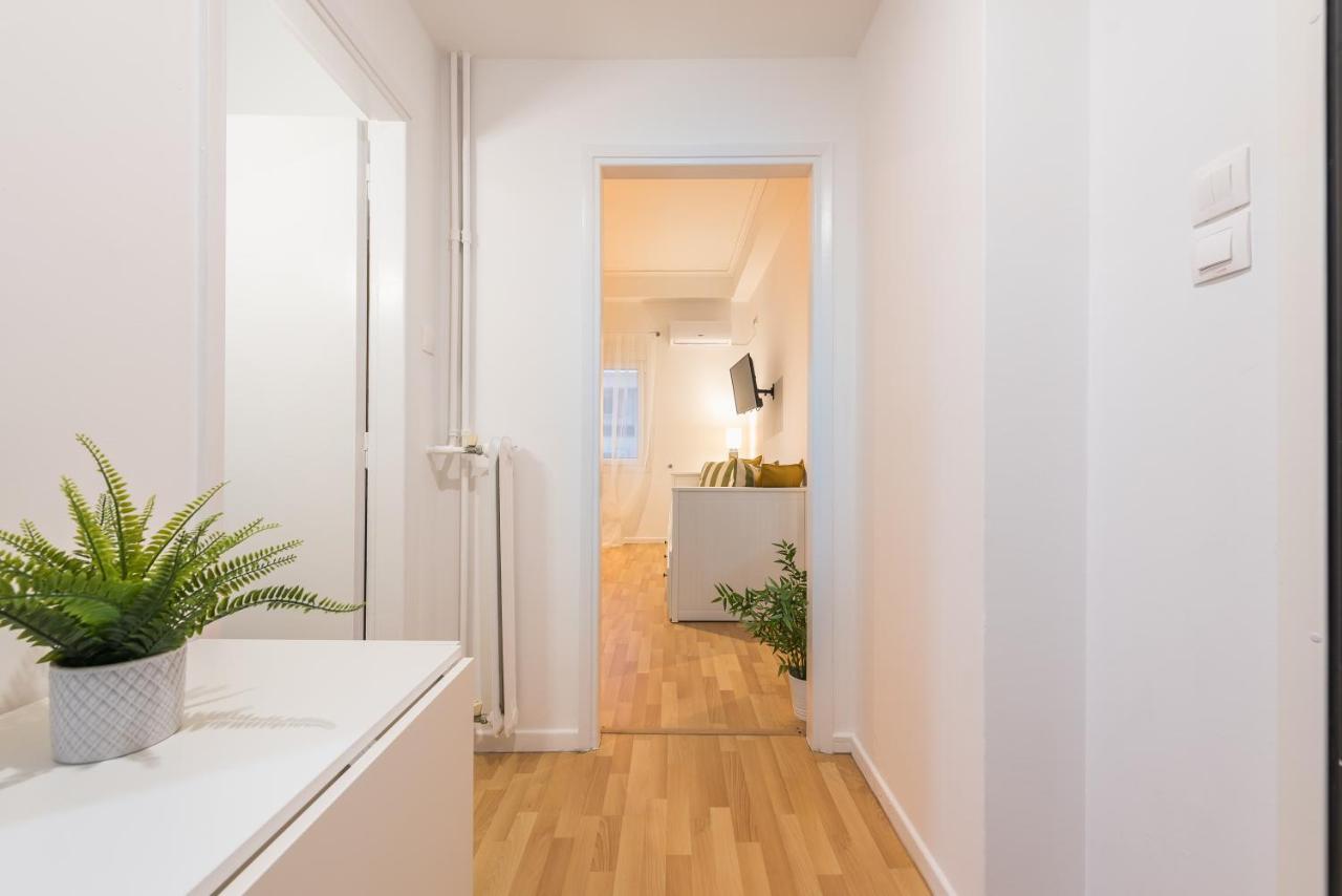 Apartment At Megaro Mousikis St Semi Basement 1Bed 2 Pers Athens Luaran gambar
