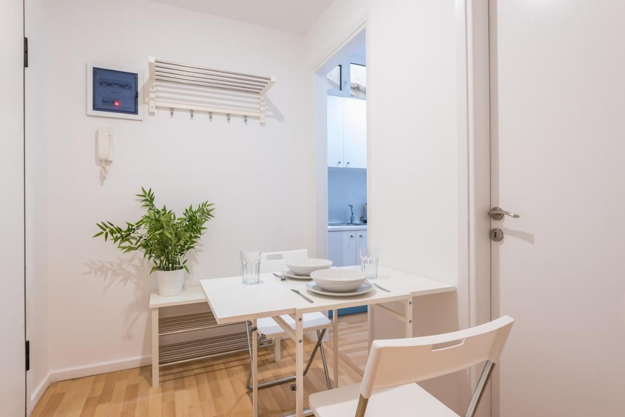 Apartment At Megaro Mousikis St Semi Basement 1Bed 2 Pers Athens Luaran gambar