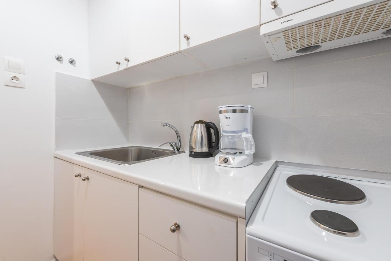 Apartment At Megaro Mousikis St Semi Basement 1Bed 2 Pers Athens Luaran gambar