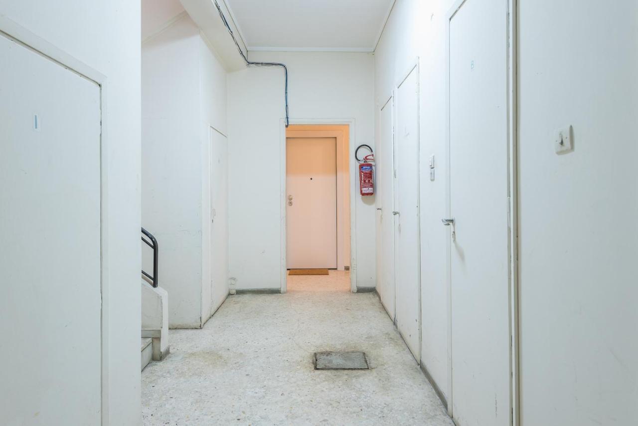 Apartment At Megaro Mousikis St Semi Basement 1Bed 2 Pers Athens Luaran gambar